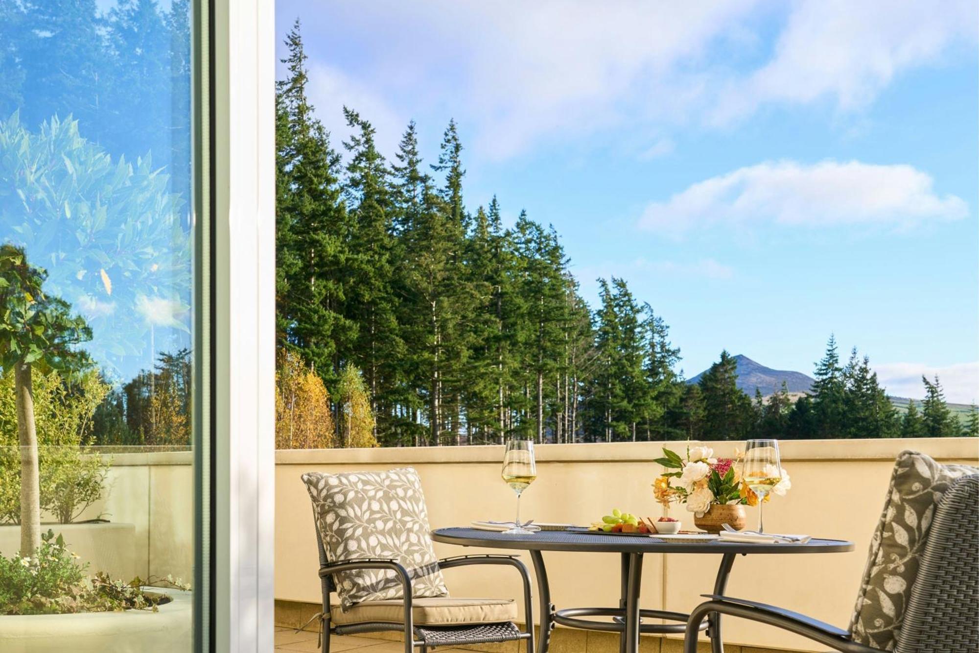 Powerscourt Hotel, Autograph Collection Enniskerry Exteriör bild A typical view from a suite at the Inn at Laurel Point