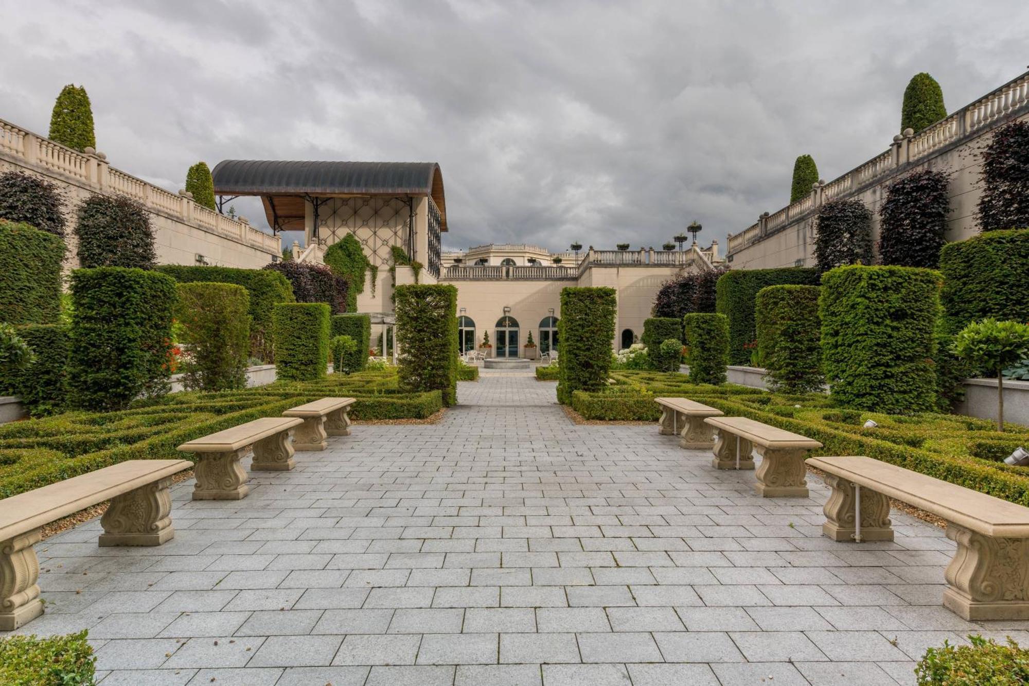 Powerscourt Hotel, Autograph Collection Enniskerry Exteriör bild The gardens of the Aga Khan Museum