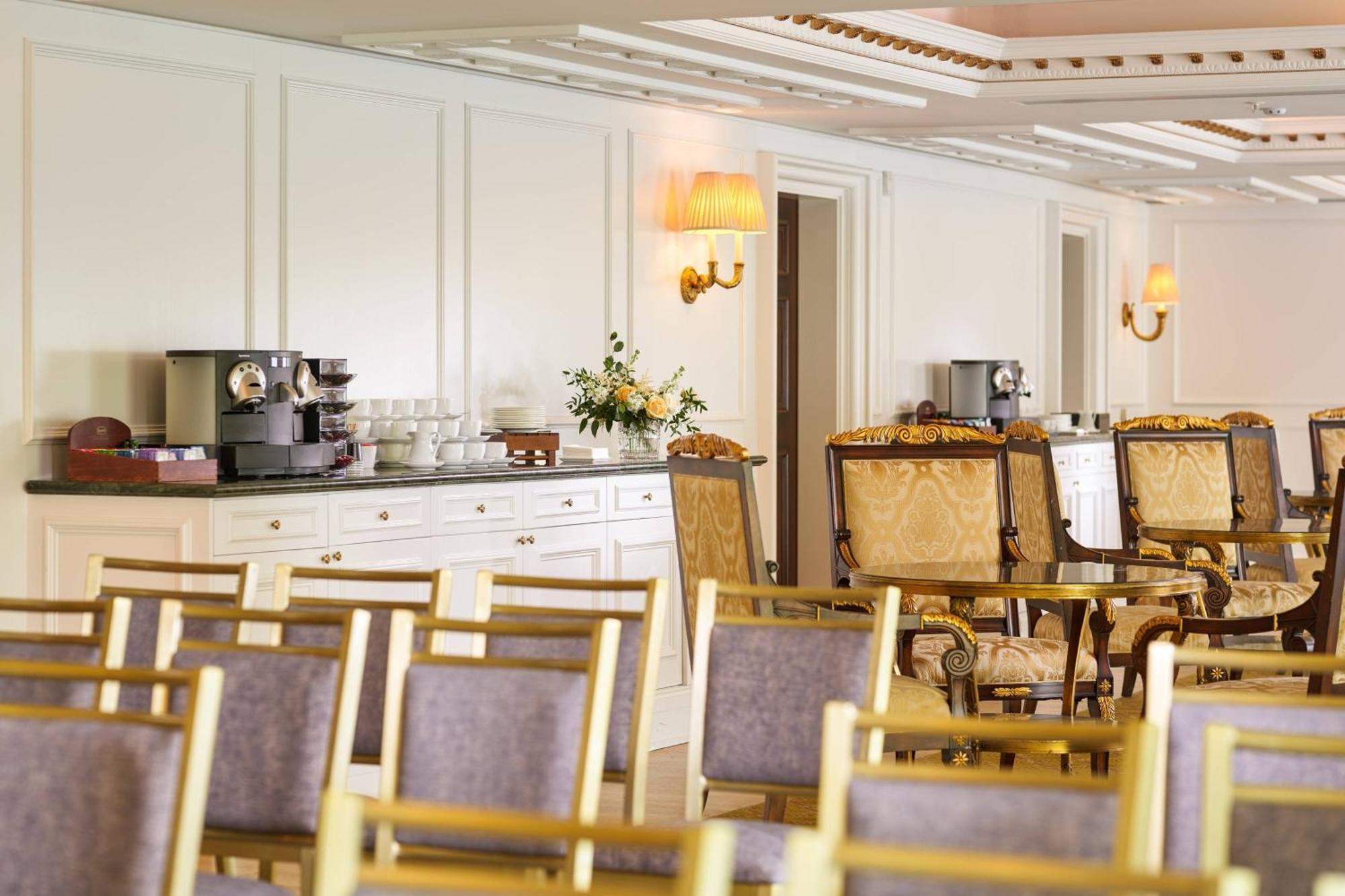 Powerscourt Hotel, Autograph Collection Enniskerry Exteriör bild The interior of the lounge