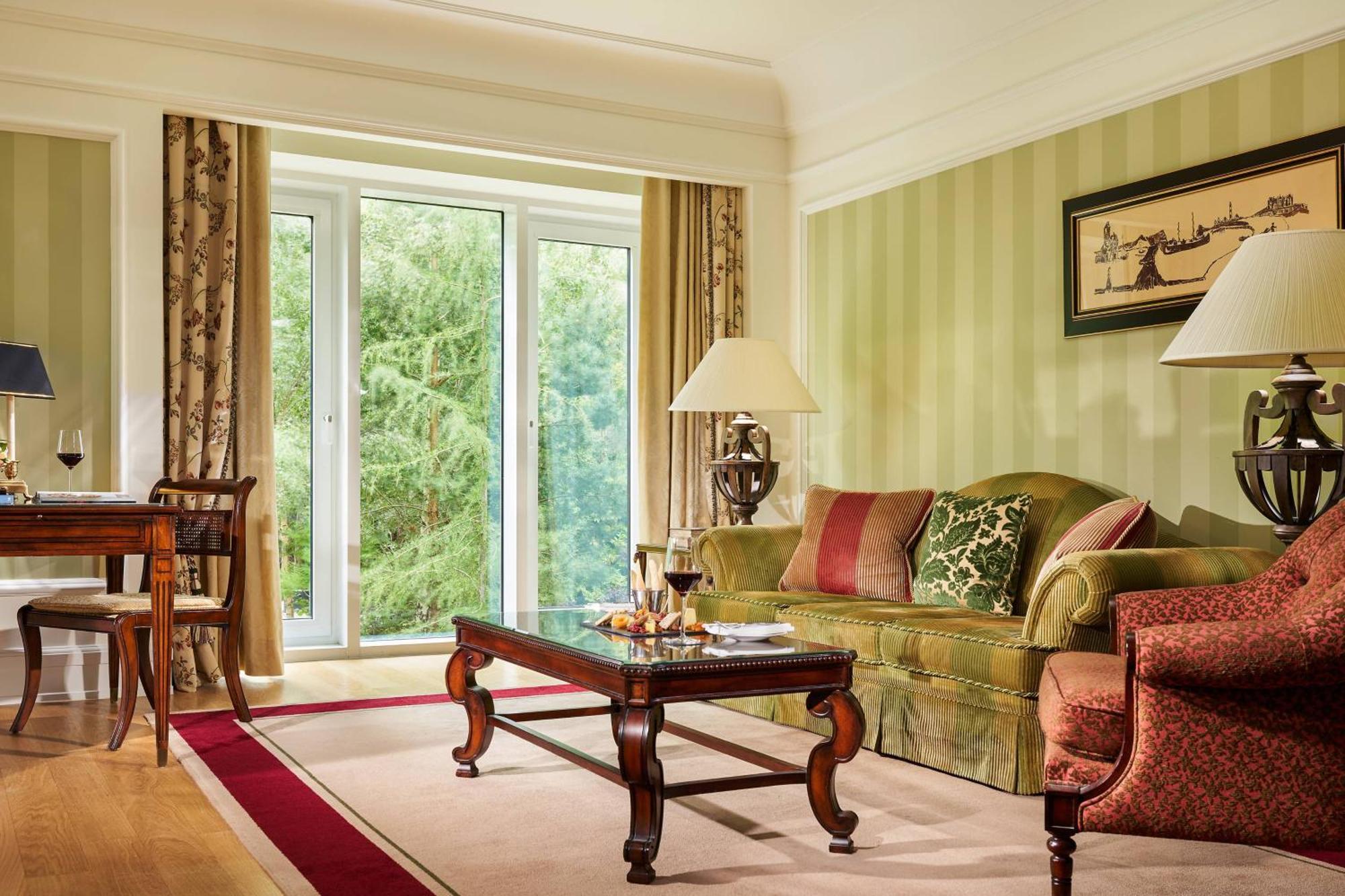 Powerscourt Hotel, Autograph Collection Enniskerry Exteriör bild A living room at the Mandarin Oriental, Munich