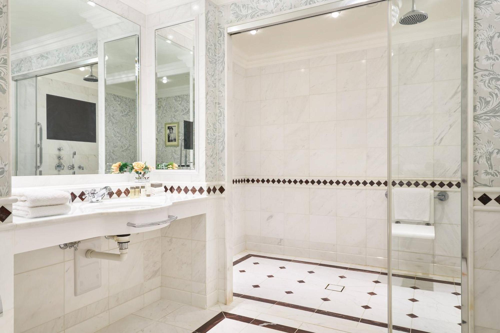 Powerscourt Hotel, Autograph Collection Enniskerry Exteriör bild A shower enclosure