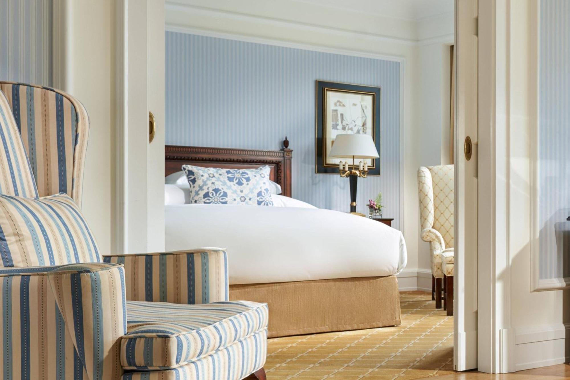 Powerscourt Hotel, Autograph Collection Enniskerry Exteriör bild A bedroom at the Ritz-Carlton, Boston