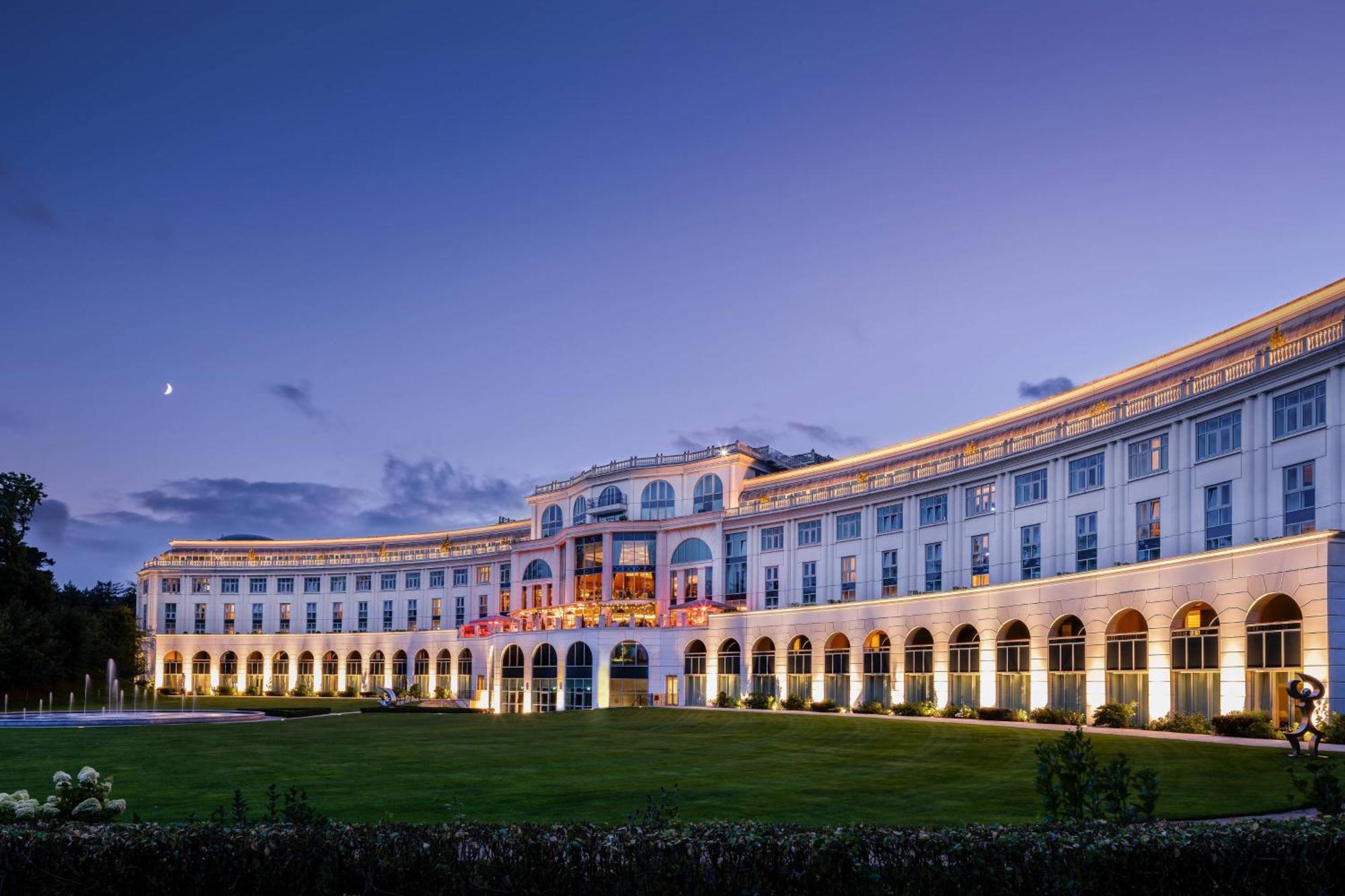 Powerscourt Hotel, Autograph Collection Enniskerry Exteriör bild The hotel at night